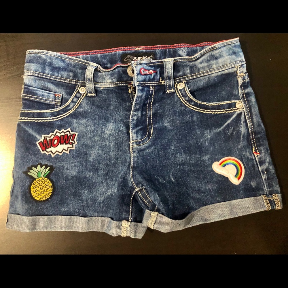 Adorable denim shorts with patches